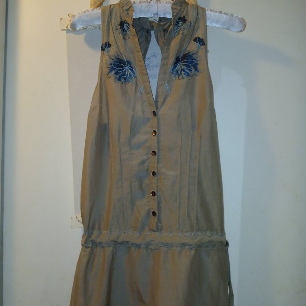 Free People sleeveless summer top, embroidered accents - Size 2